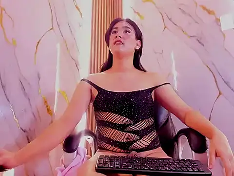 MarhiamCristal online show from April 12, 2026, 7:35 am