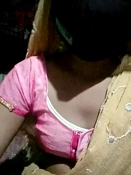 Snapshot of Saloni_sexe chatting on July 15, 2026, 5:18 pm Saloni sexe online show from July 15, 2026, 5:18 pm