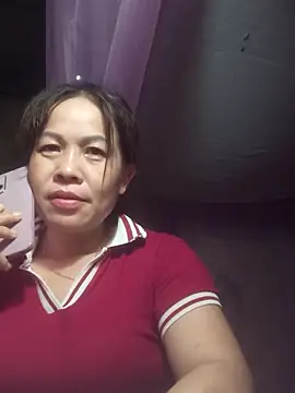 Snapshot of -Luni- chatting on June 21, 2026, 11:07 pm -Luni- online show from June 21, 2026, 11:07 pm