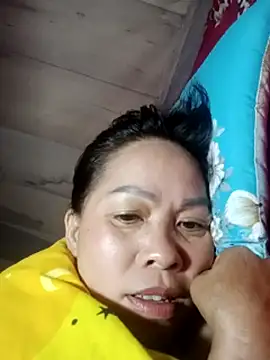 Snapshot of -Luni- chatting on July 16, 2026, 1:50 pm -Luni- online show from July 16, 2026, 1:50 pm