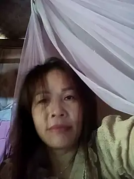 Snapshot of -Luni- chatting on August 1, 2026, 6:23 am -Luni- online show from August 1, 2026, 6:23 am