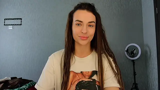 Kira  love1 online show from April 15, 2026, 9:16 am