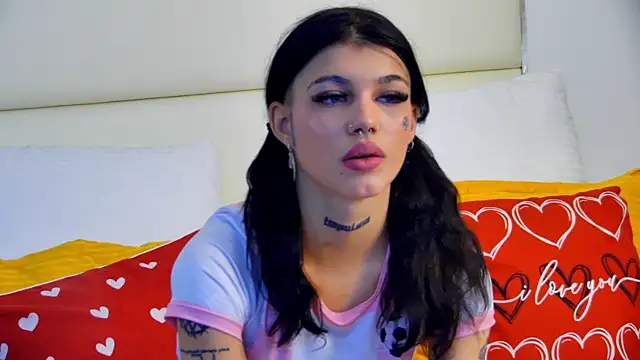 Snapshot of YasminnStorm chatting on May 8, 2026, 4:40 am YasminnStorm online show from May 8, 2026, 4:40 am