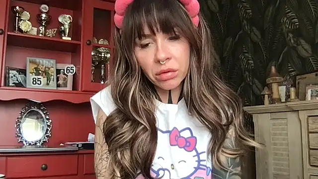 Snapshot of GoddessBetty chatting on April 3, 2026, 12:58 pm GoddessBetty online show from April 3, 2026, 12:58 pm