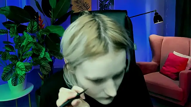 Snapshot of MicheleMarsh chatting on April 4, 2026, 11:18 am MicheleMarsh online show from April 4, 2026, 11:18 am