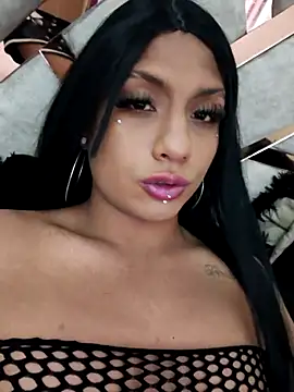 Laura D online show from April 28, 2026, 7:41 pm