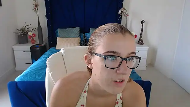Yennyloves online show from July 13, 2026, 12:52 pm