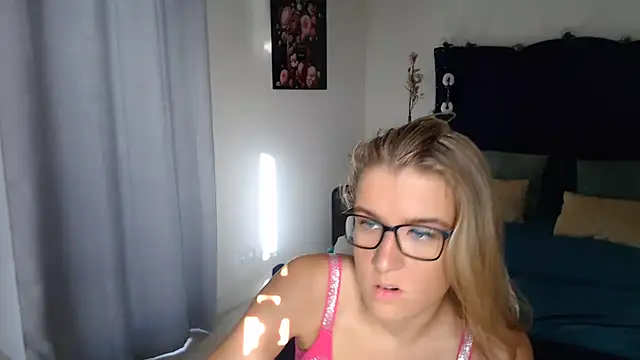Yennyloves online show from July 22, 2026, 11:46 am