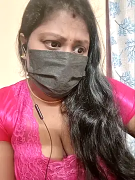 Snapshot of Romantic_Woman chatting on April 18, 2026, 2:10 pm Romantic Woman online show from April 18, 2026, 2:10 pm