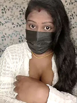 Snapshot of Romantic_Woman chatting on April 19, 2026, 5:23 pm Romantic Woman online show from April 19, 2026, 5:23 pm