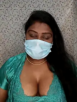 Snapshot of Romantic_Woman chatting on May 5, 2026, 7:00 pm Romantic Woman online show from May 5, 2026, 7:00 pm
