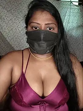 Snapshot of Romantic_Woman chatting on May 16, 2026, 6:32 am Romantic Woman online show from May 16, 2026, 6:32 am