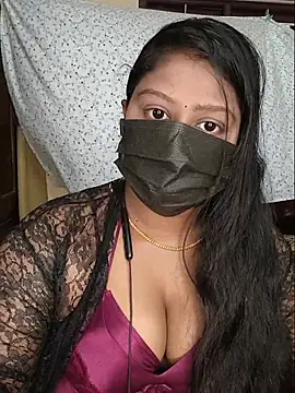 Snapshot of Romantic_Woman chatting on May 18, 2026, 4:07 am Romantic Woman online show from May 18, 2026, 4:07 am