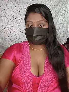Snapshot of Romantic_Woman chatting on May 19, 2026, 10:54 am Romantic Woman online show from May 19, 2026, 10:54 am