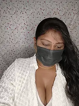 Snapshot of Romantic_Woman chatting on July 11, 2026, 6:32 pm Romantic Woman online show from July 11, 2026, 6:32 pm