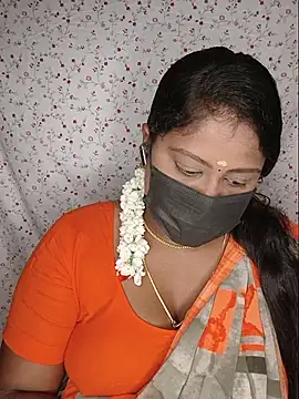 Snapshot of Romantic_Woman chatting on July 13, 2026, 6:11 pm Romantic Woman online show from July 13, 2026, 6:11 pm