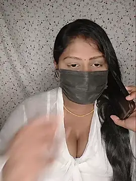 Snapshot of Romantic_Woman chatting on July 25, 2026, 9:45 pm Romantic Woman online show from July 25, 2026, 9:45 pm