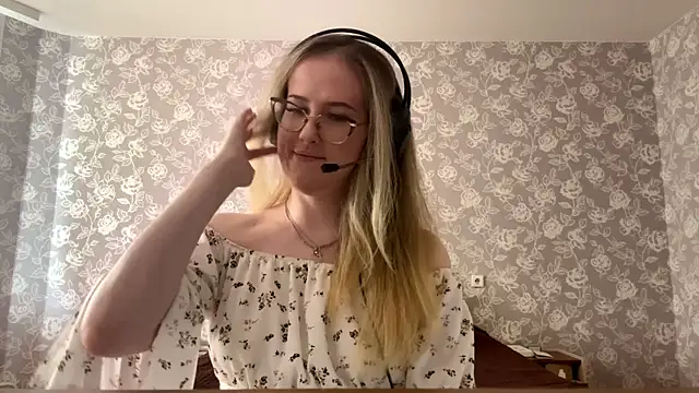 ElmiraGildea online show from April 9, 2026, 11:37 am