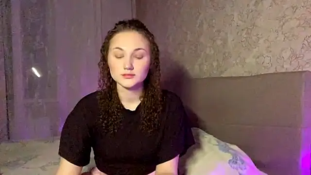 SophieNiktashu online show from April 12, 2026, 5:29 pm