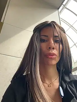 Snapshot of AlmaSajor_ chatting on April 13, 2026, 2:11 pm AlmaSajor online show from April 13, 2026, 2:11 pm