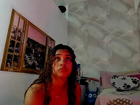 Snapshot of EllyBloom chatting on April 13, 2026, 1:49 pm EllyBloom online show from April 13, 2026, 1:49 pm