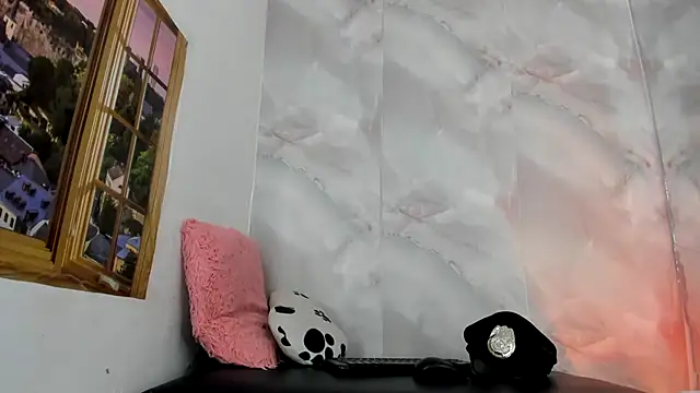 EllyBloom online show from June 14, 2026, 1:35 pm