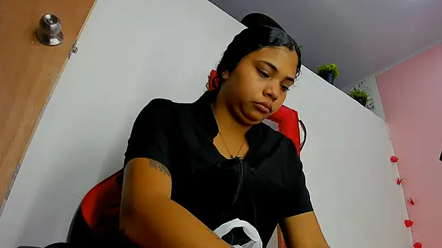 EllyBloom online show from July 21, 2026, 1:46 pm