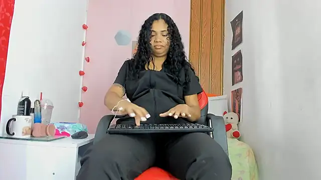 EllyBloom online show from July 24, 2026, 1:53 pm