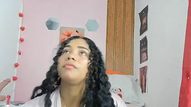 EllyBloom online show from July 28, 2026, 3:21 pm