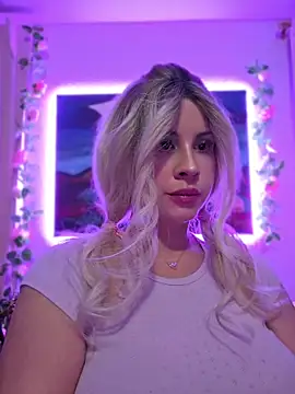ItsAuroraBorealis online show from May 28, 2026, 2:53 am