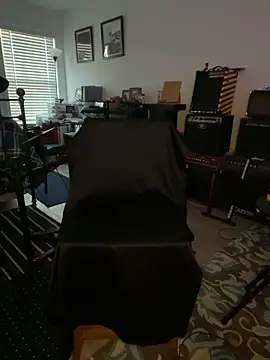 GeetarLuvver online show from April 24, 2026, 12:13 am