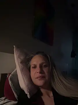 Snapshot of SweetLilTrouble chatting on April 5, 2026, 3:47 am SweetLilTrouble online show from April 5, 2026, 3:47 am