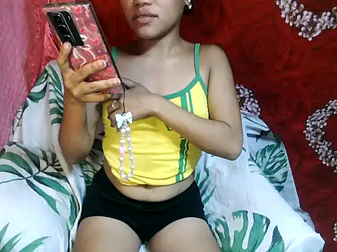 Snapshot of kiffy_miley79 chatting on June 3, 2026, 12:57 am kiffy miley79 online show from June 3, 2026, 12:57 am