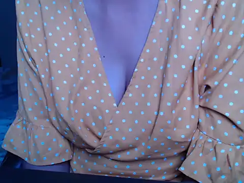 Kiarax1 online show from May 30, 2026, 5:48 am