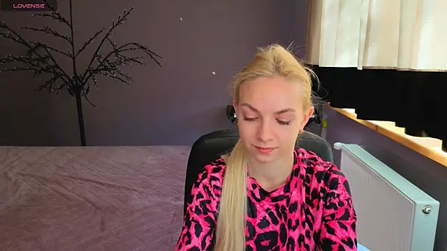 Snapshot of SonnySofia chatting on May 5, 2026, 5:37 am SonnySofia online show from May 5, 2026, 5:37 am