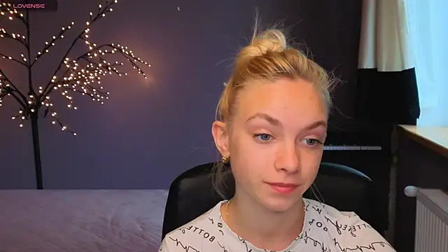 Snapshot of SonnySofia chatting on May 27, 2026, 5:37 am SonnySofia online show from May 27, 2026, 5:37 am