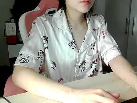 Snapshot of lucienguyen chatting on May 27, 2026, 7:00 pm lucienguyen online show from May 27, 2026, 7:00 pm