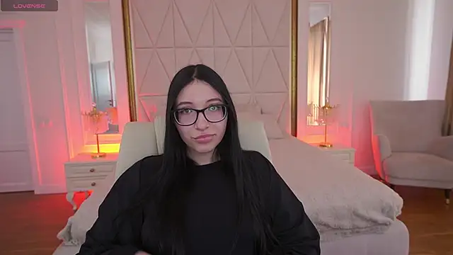 Snapshot of SsoftAura chatting on April 6, 2026, 8:15 am SsoftAura online show from April 6, 2026, 8:15 am