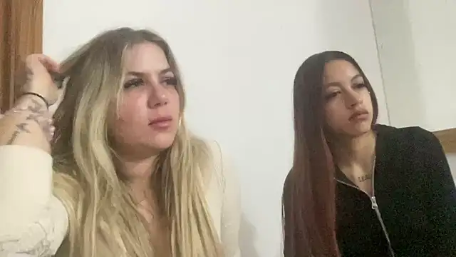 sophiehot69 online show from April 16, 2026, 8:09 pm