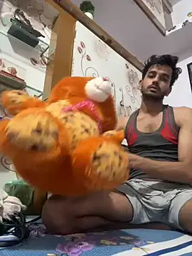 aadibuttplug online show from May 29, 2026, 6:17 pm