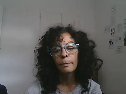 Snapshot of luly_mariposa chatting on April 9, 2026, 2:44 pm luly mariposa online show from April 9, 2026, 2:44 pm