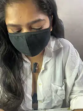 Snapshot of sarasofiaa_ chatting on June 12, 2026, 5:45 pm sarasofiaa online show from June 12, 2026, 5:45 pm