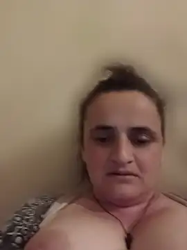 Snapshot of AnabelBexley chatting on May 20, 2026, 4:35 pm AnabelBexley online show from May 20, 2026, 4:35 pm