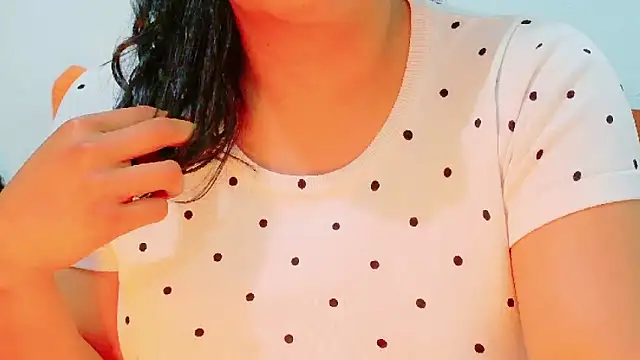 MojaditPussy online show from May 3, 2026, 8:59 pm