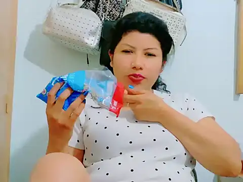 MojaditPussy online show from May 13, 2026, 6:16 pm