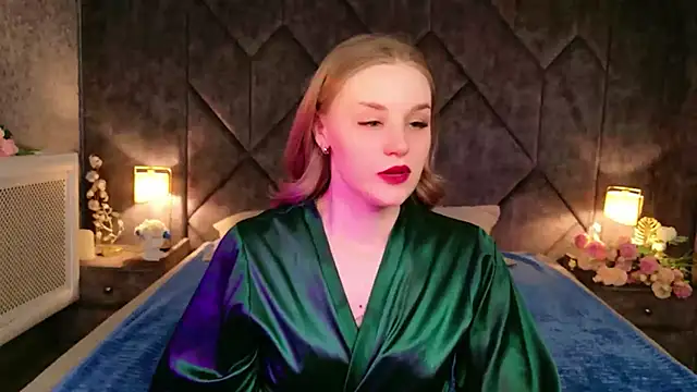 Snapshot of Molly_Voses chatting on May 27, 2026, 9:01 pm Molly Voses online show from May 27, 2026, 9:01 pm