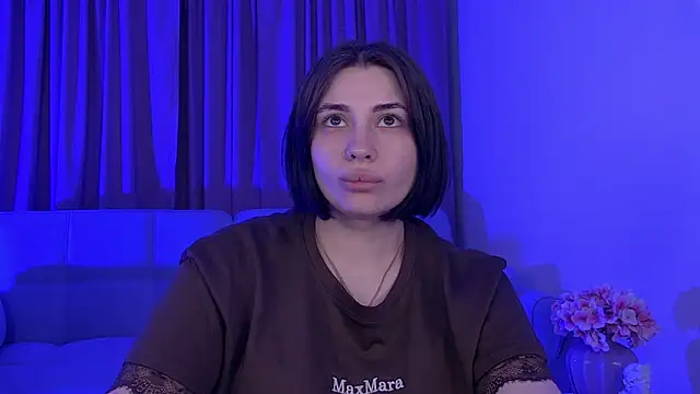 Snapshot of AdrianaToress chatting on May 19, 2026, 7:42 pm AdrianaToress online show from May 19, 2026, 7:42 pm