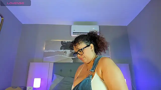 Zara Holly  online show from July 19, 2026, 6:55 pm