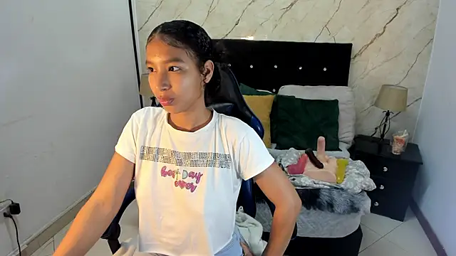 Snapshot of hasley_cute chatting on May 20, 2026, 7:42 pm hasley cute online show from May 20, 2026, 7:42 pm