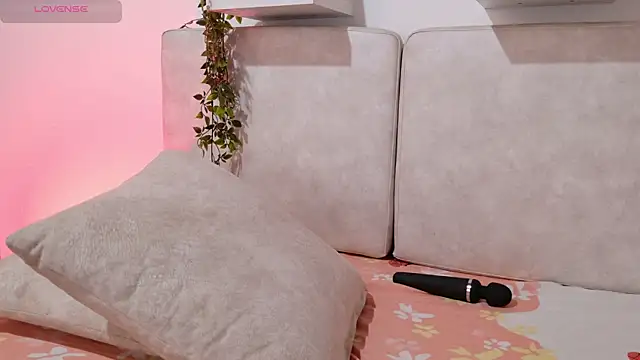 Snapshot of Hanni_Dulce_ chatting on April 8, 2026, 12:16 pm Hanni Dulce online show from April 8, 2026, 12:16 pm